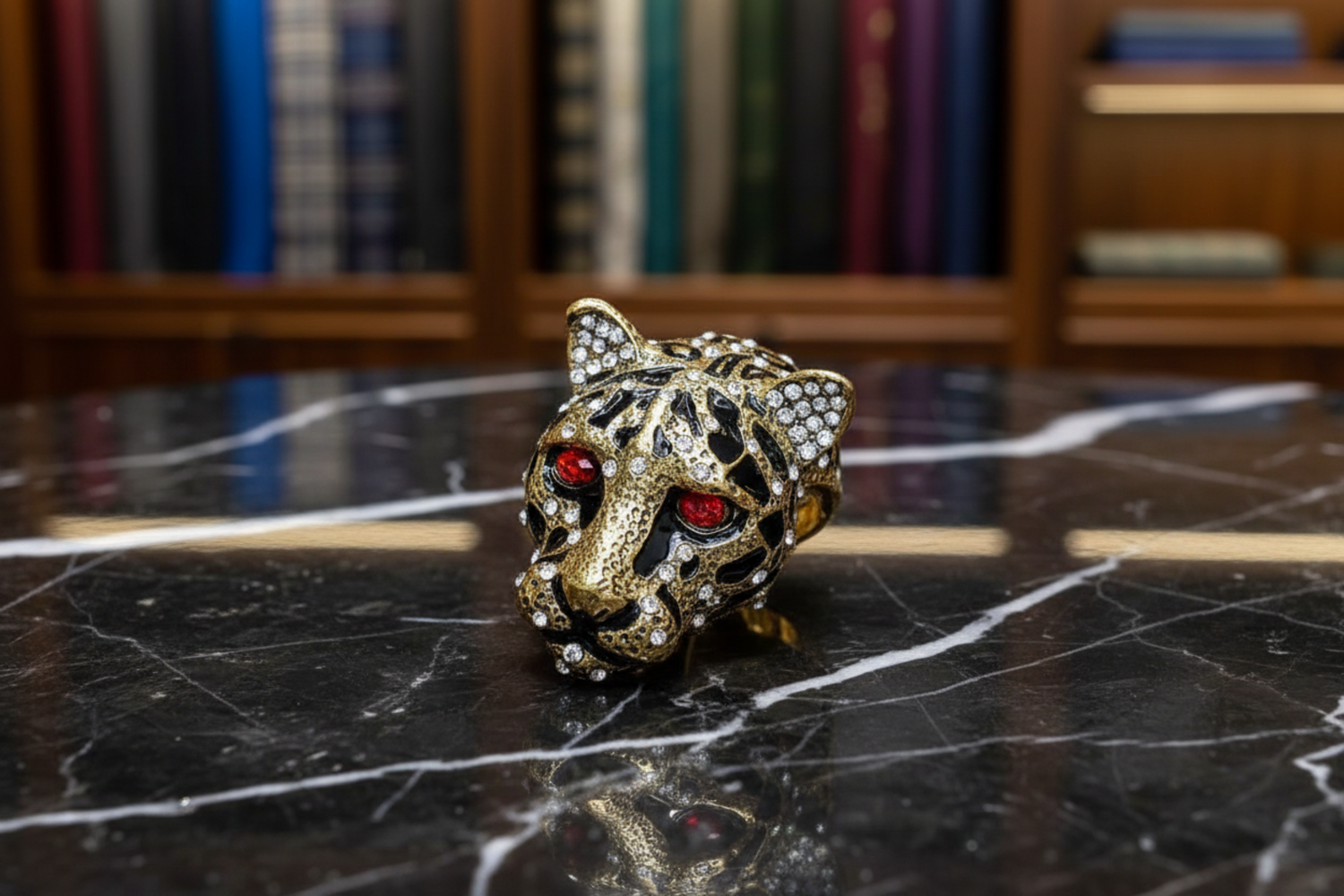Sweet Gold Leopard Lapel Pin