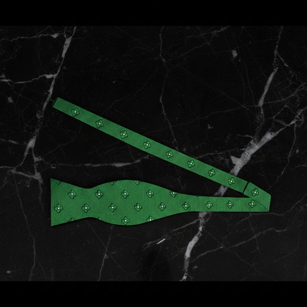 Green bow tie with pattern self tie