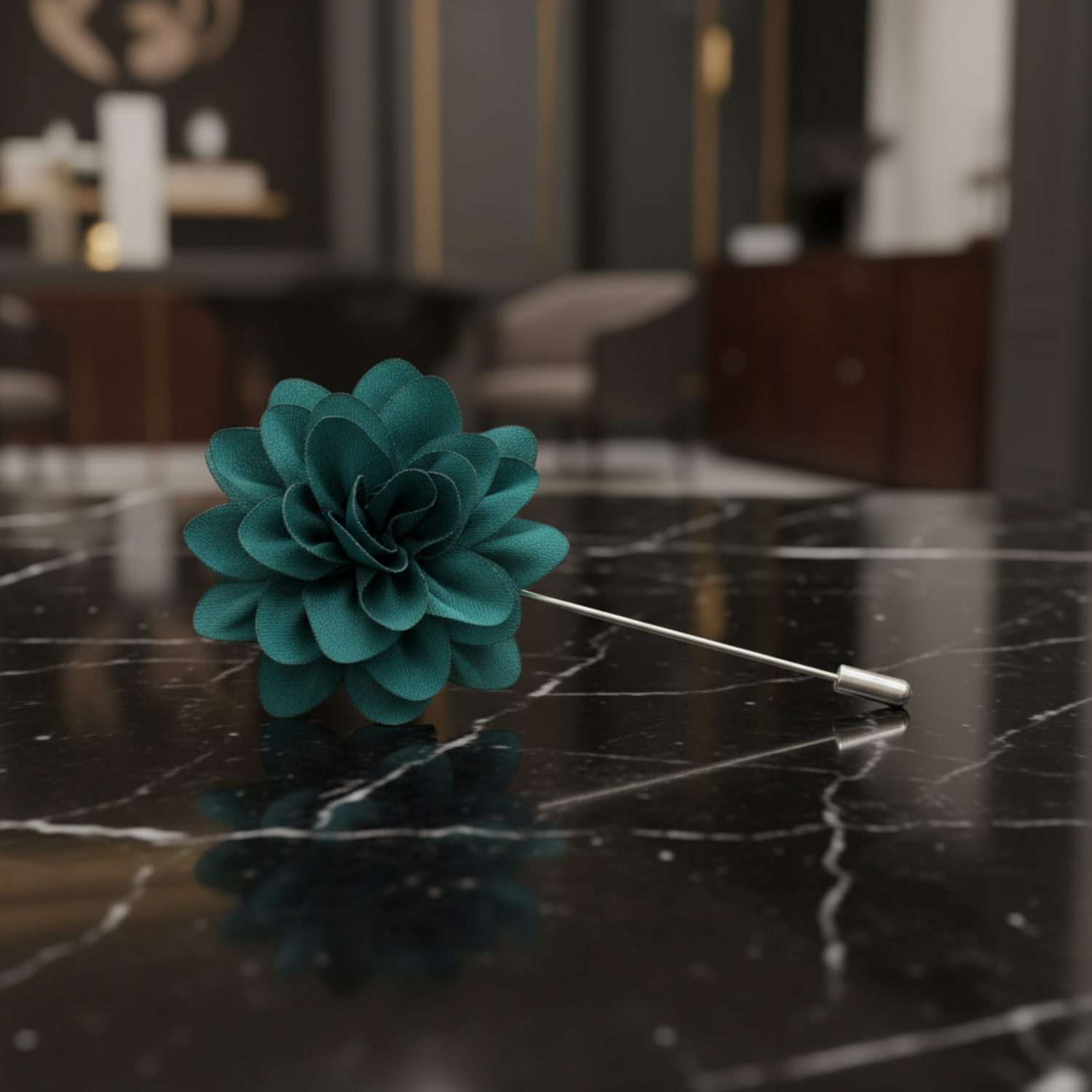 A Light Emerald Color Star Flower Shaped Lapel Pin||Emerald