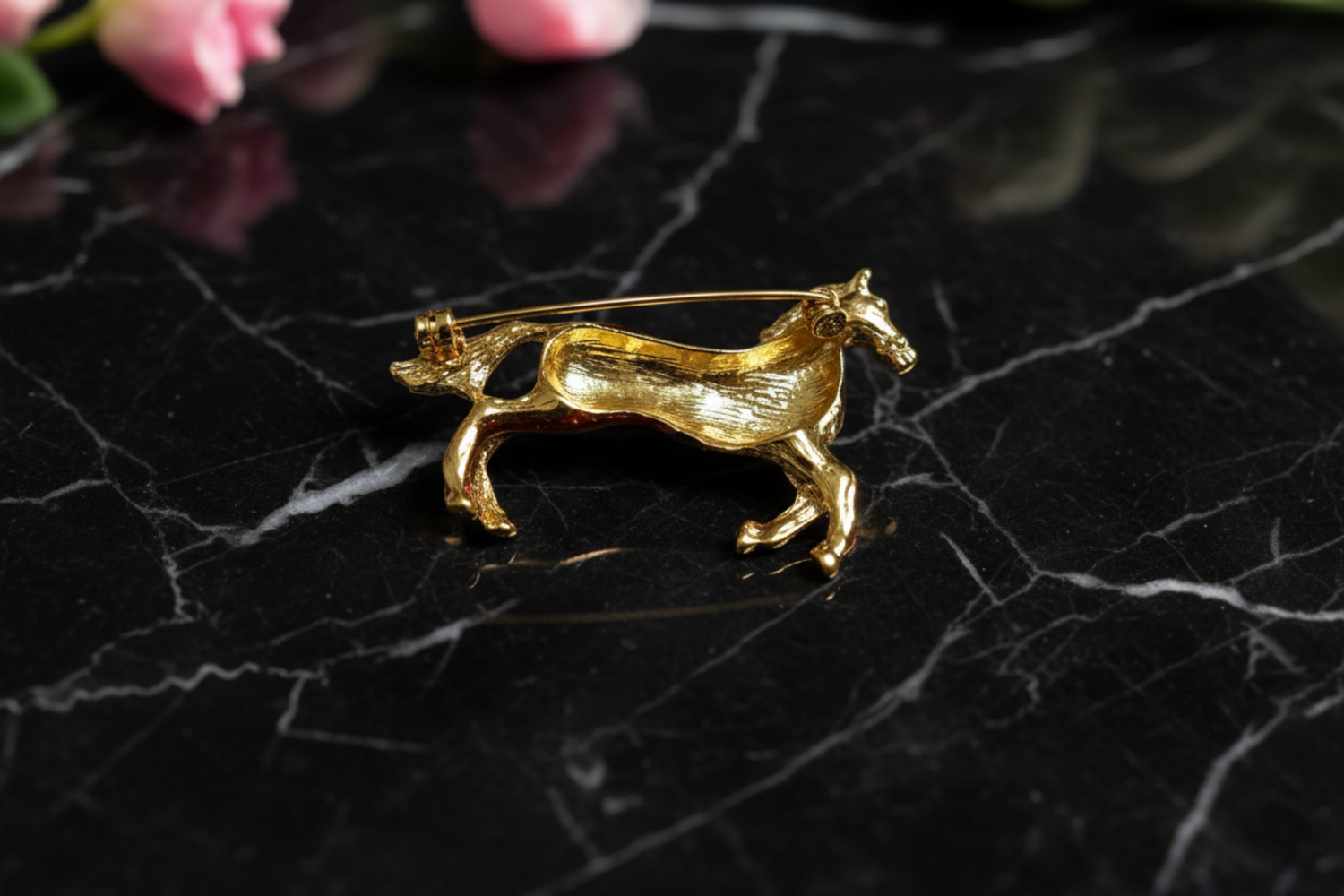 Back Brown Horse Lapel pin