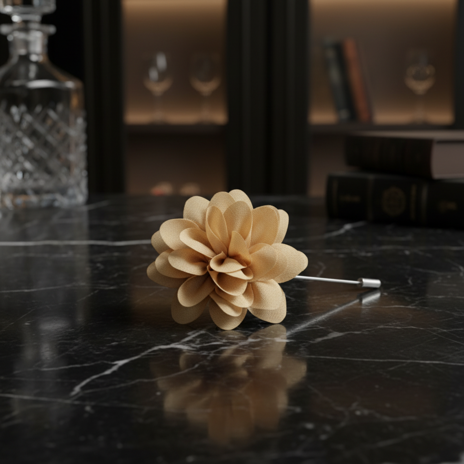 Main View: A Light Gold Color Star Flower Shaped Lapel Pin||Pale Gold