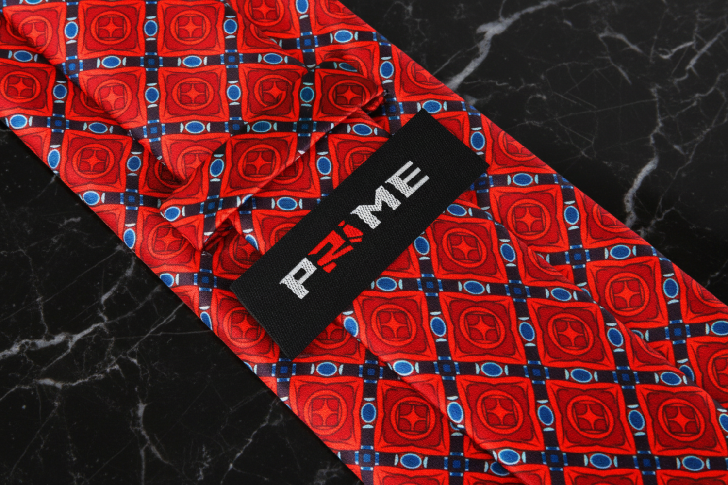 Red Emerald Tie Keep
