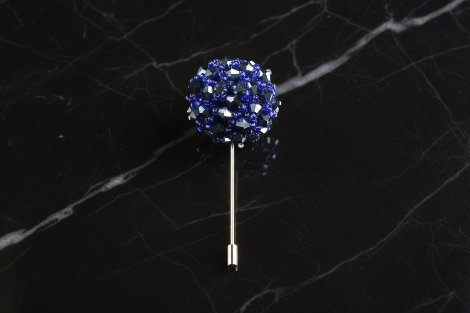 A Brilliant Blue Colored Stone Lapel Cushion||Brilliant Blue