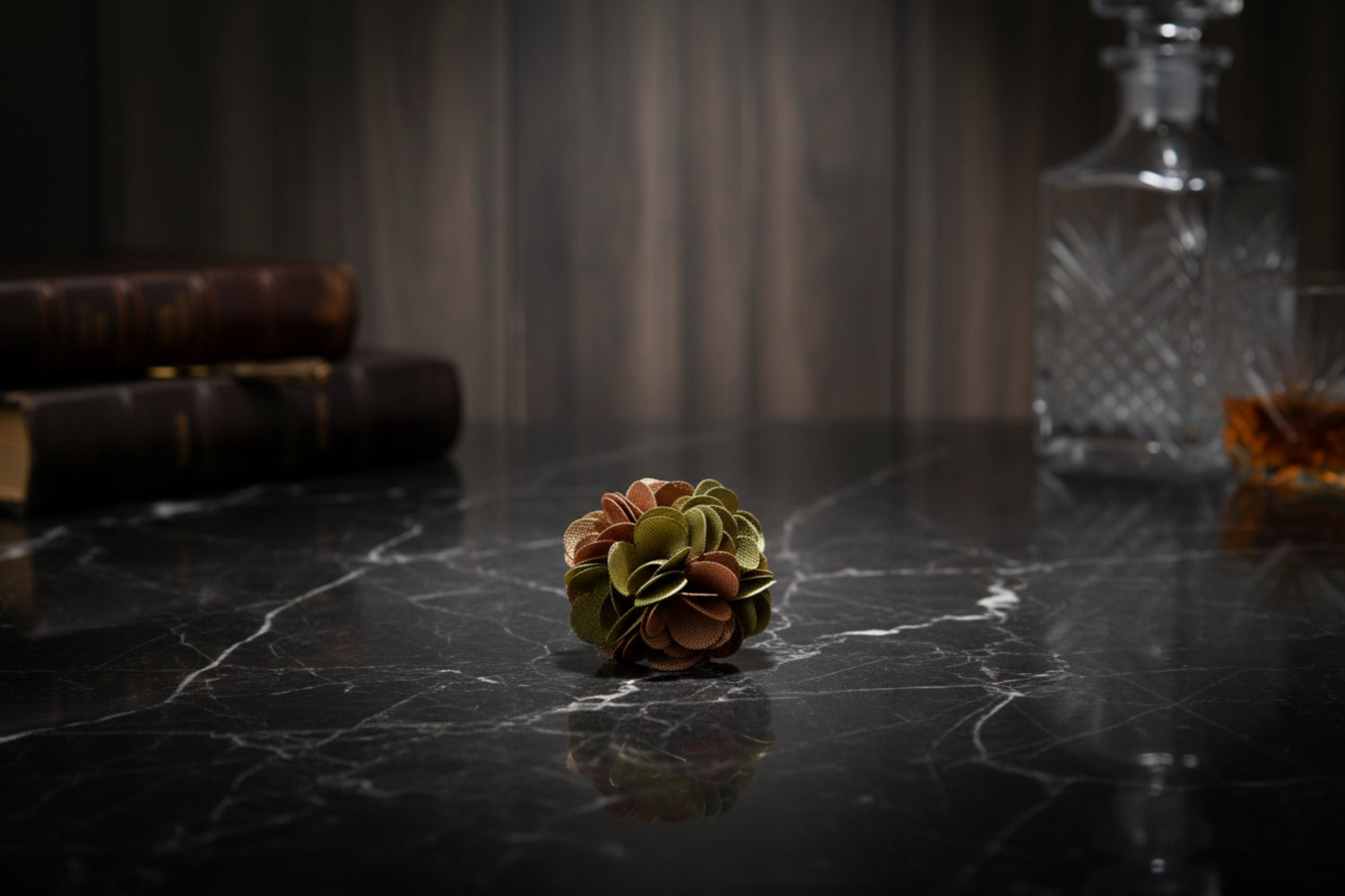 A Olive, Brown Small Leaf Lapel Pin||Brown, Olive