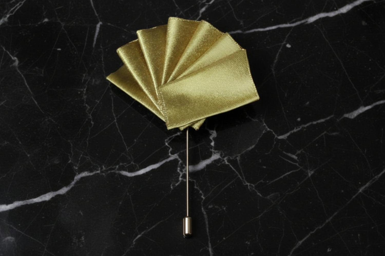 A Gold Shimmer Pocket Square Lapel Pin||Gold Shimmer