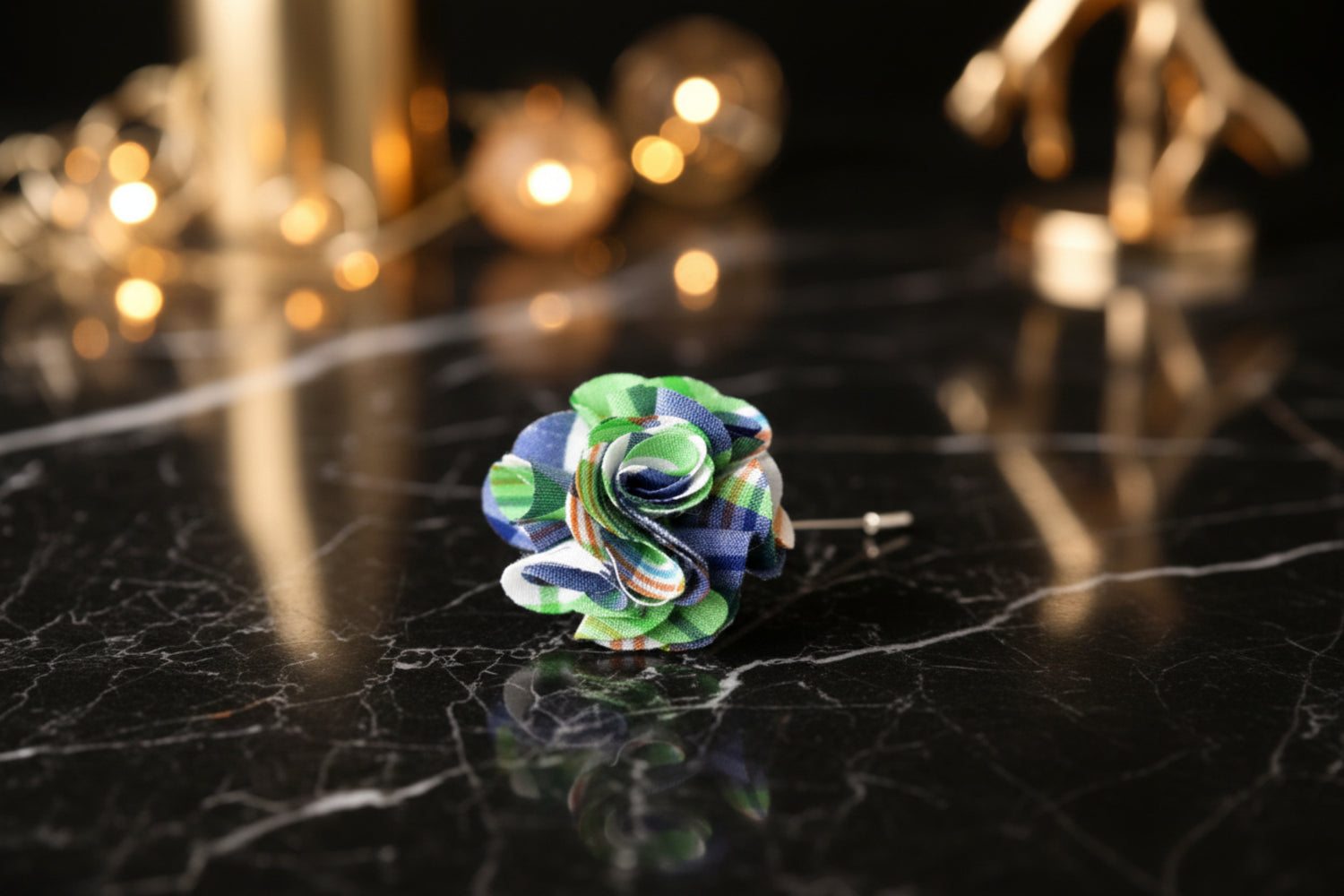 A Blue, Green Plaid Colored Leafy Petal Flower Shaped Lapel Pin||Blue, Green