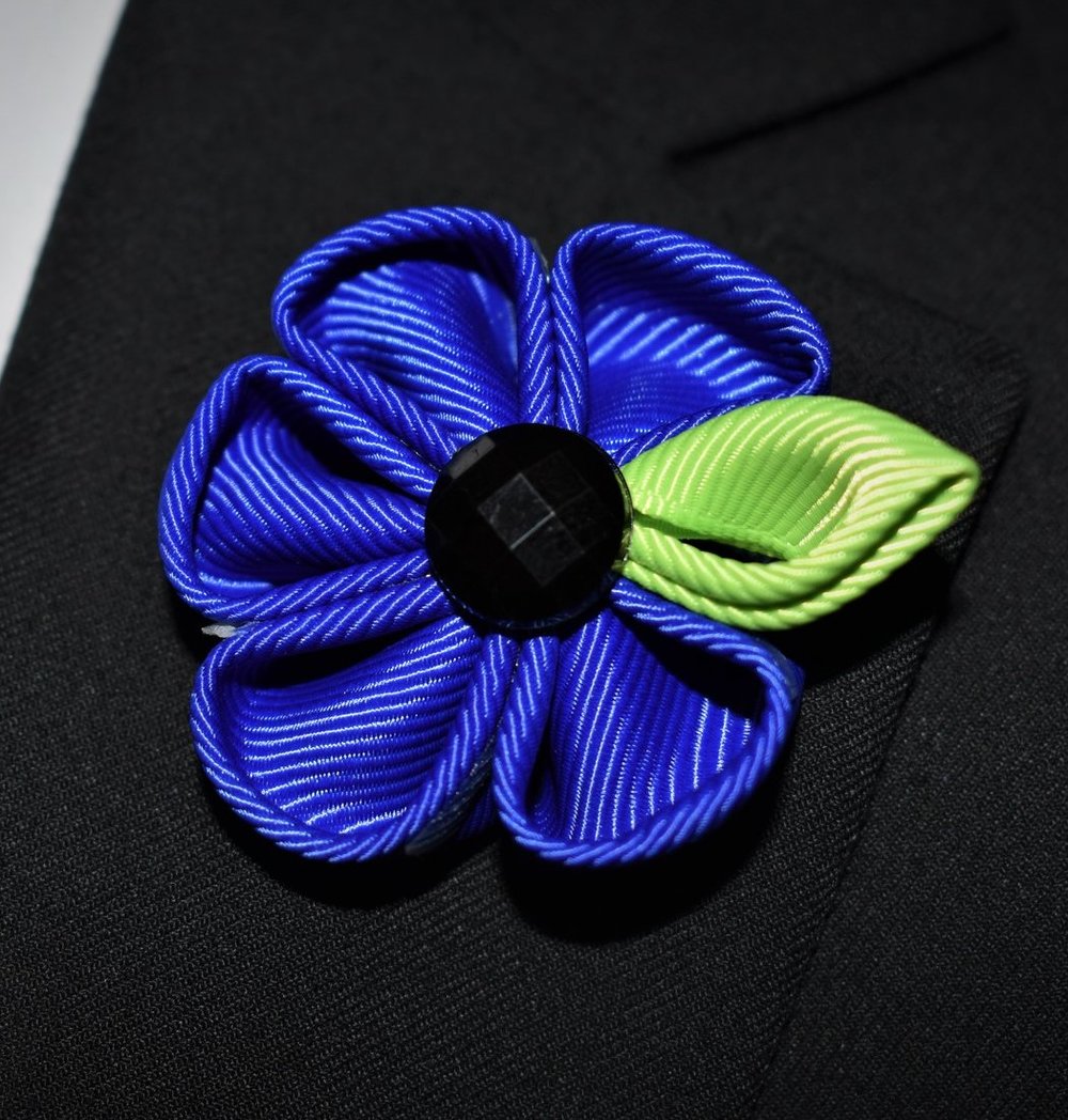 A Blue, Light Green Colored Thick Petal Lapel Flower||Light Blue, Light Green