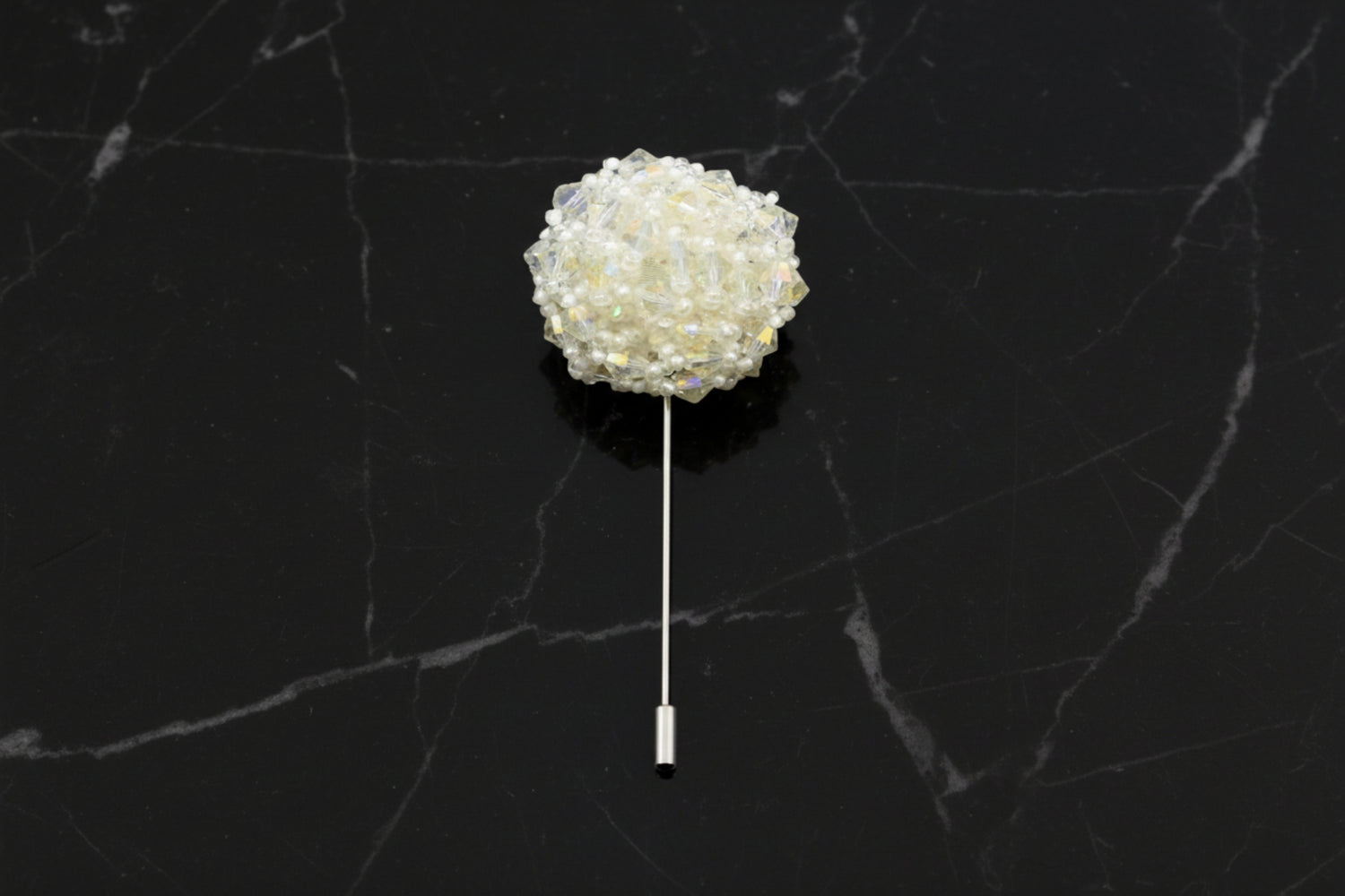 A Pearl Colored Stone Lapel Cushion||Pearl