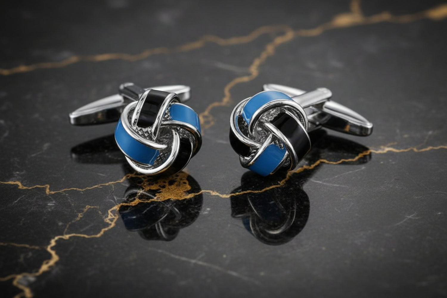 A Silver and Blue Colored Knot Cuff-links||Silver with Blue Center