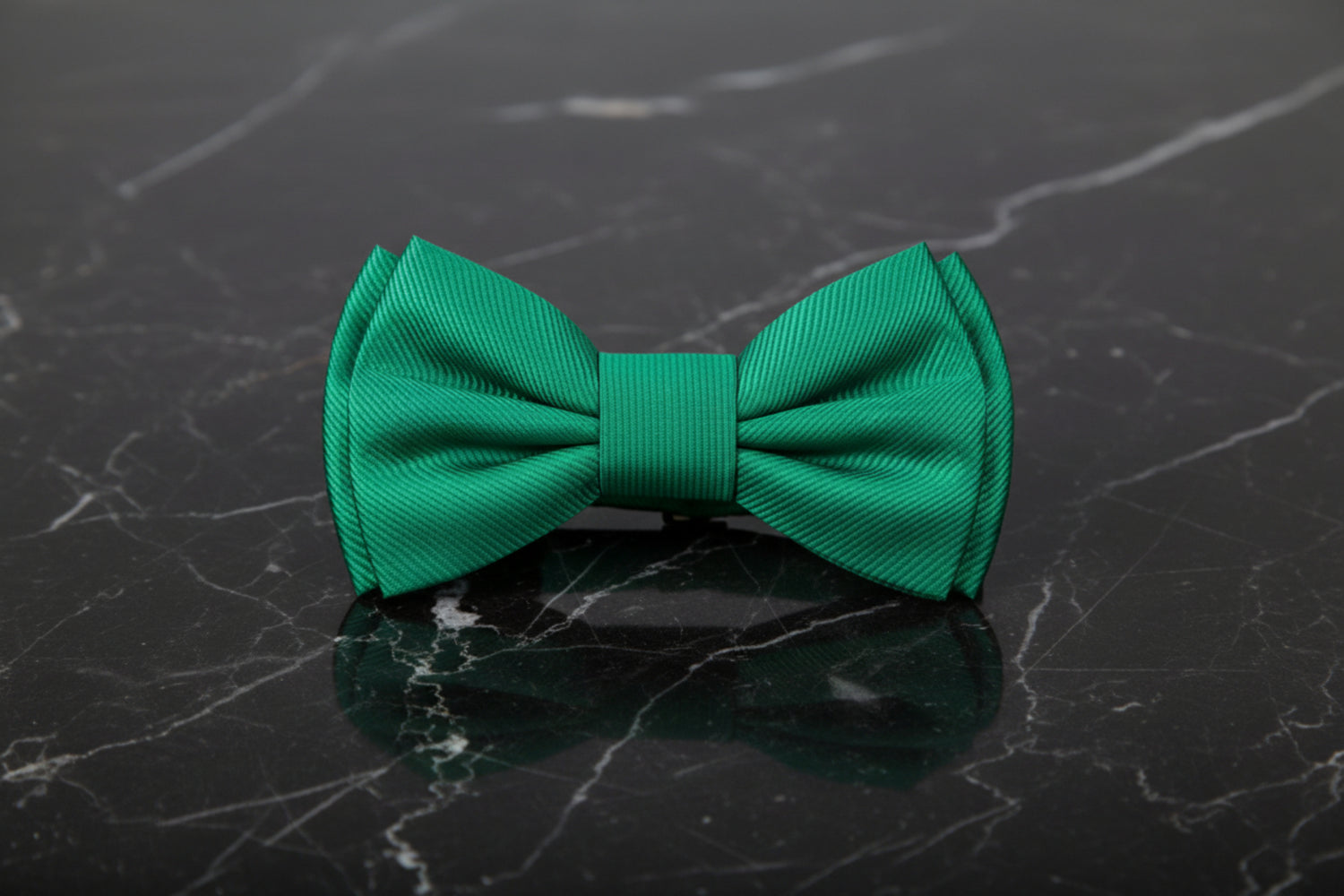 A Green Solid Pattern Self Tie Bow Tie 