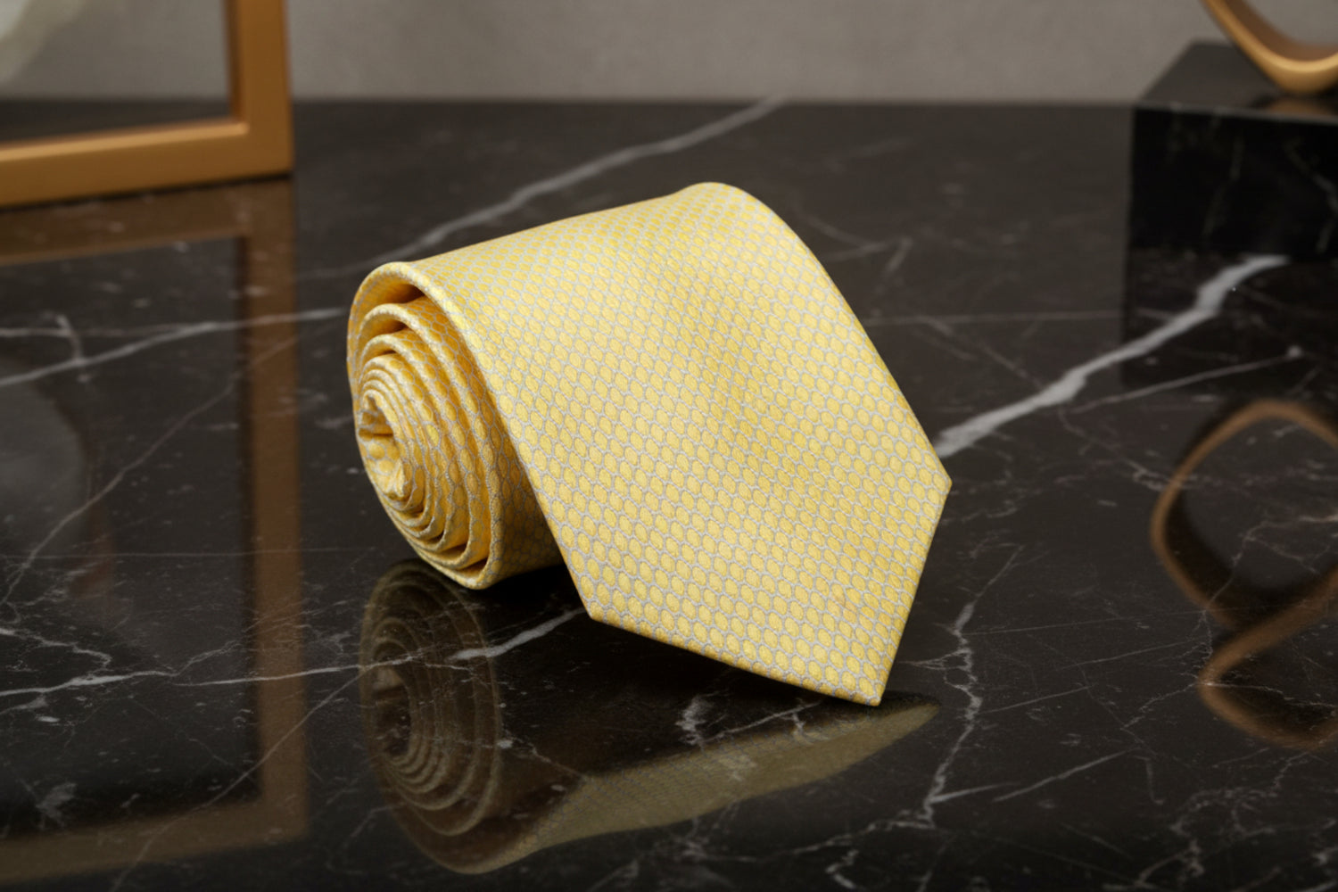 A Yellow, White Geometric Oval Shaped Pattern Necktie 