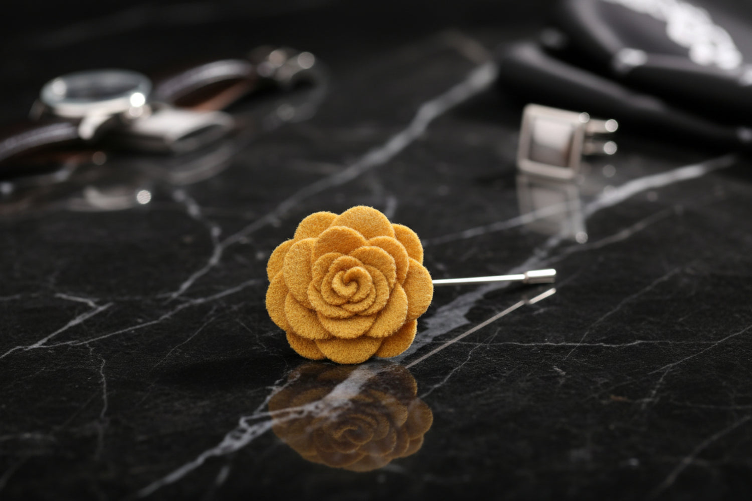 A Solid Yellow Wide Petal Flower Shaped Lapel Pin||Yellow