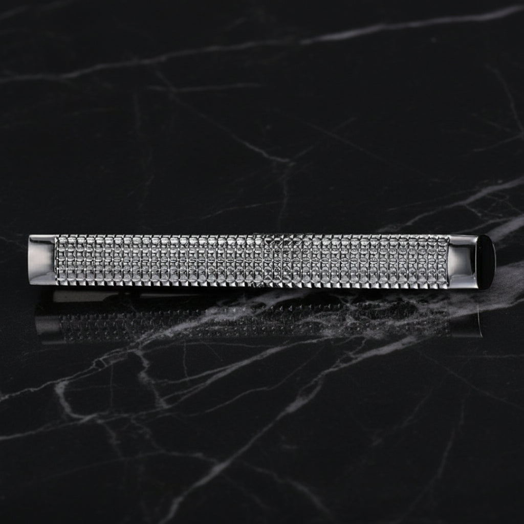 A Dark Chrome Rope Shape Tie Bar