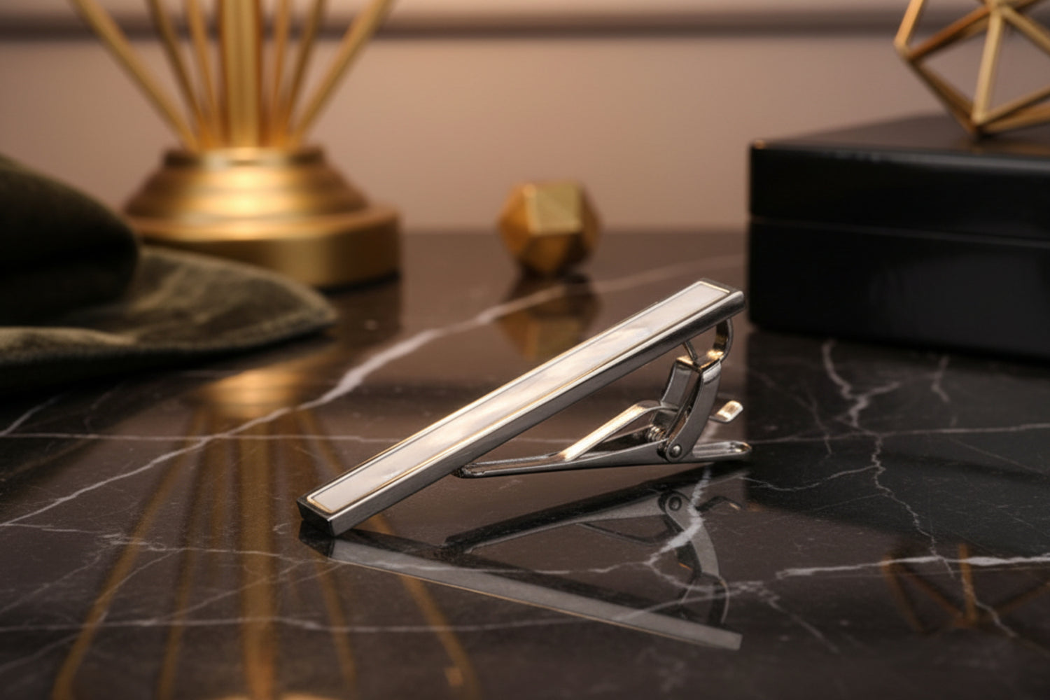 A Chrome and Pearl Colored Sphere Shaped Tie Bar